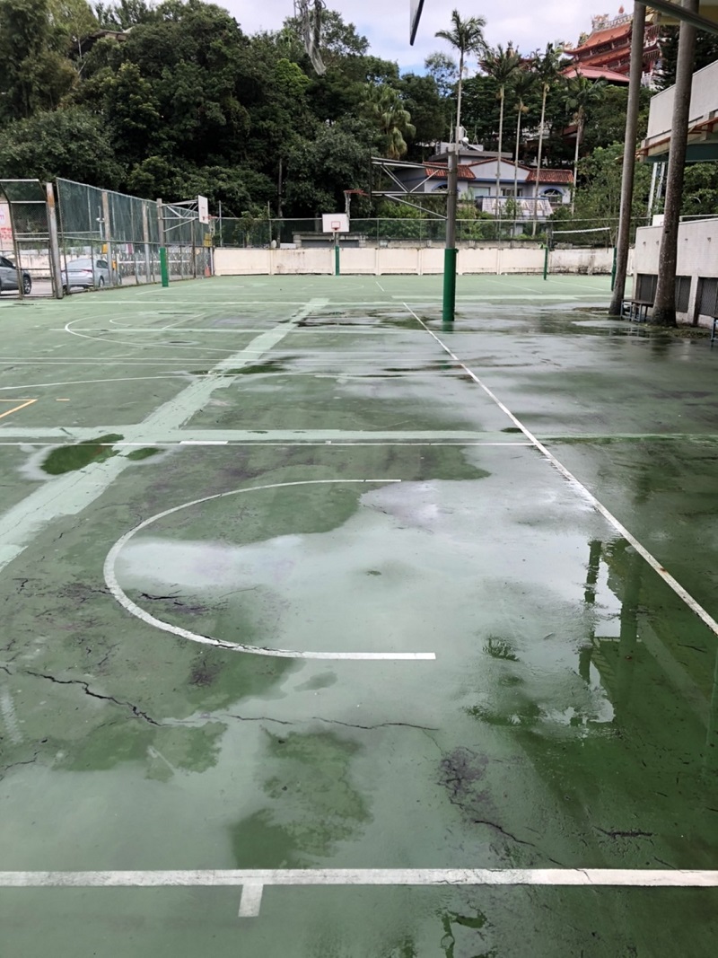 111瑠公國中籃球場清洗